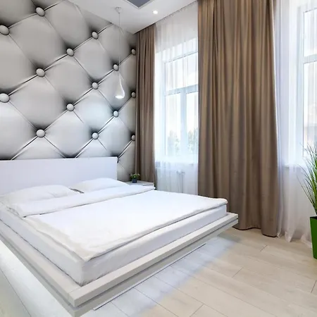 Апартаменти Leogrand Vip On Pidhirna 3 *