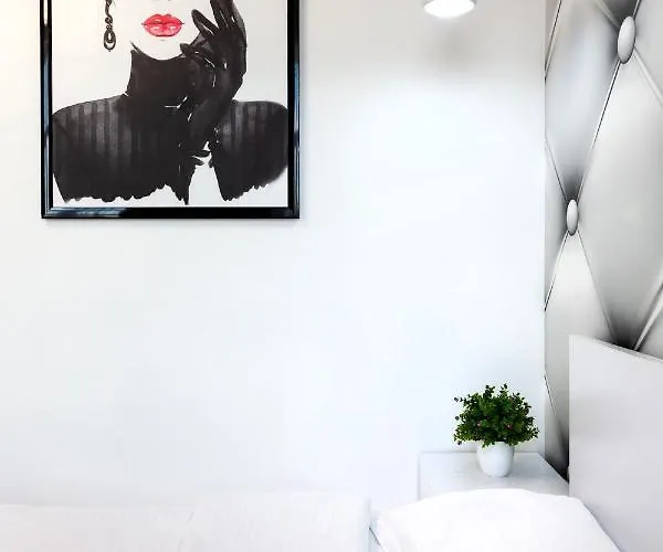 Leogrand Vip On Pidhirna 3 * إلفيف